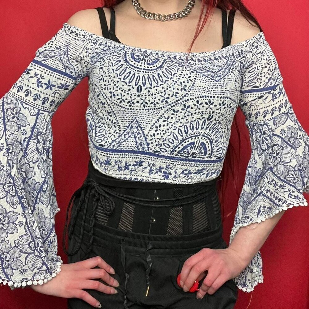 Floral boho bell sleeve top 💙🤍​​​​​​​